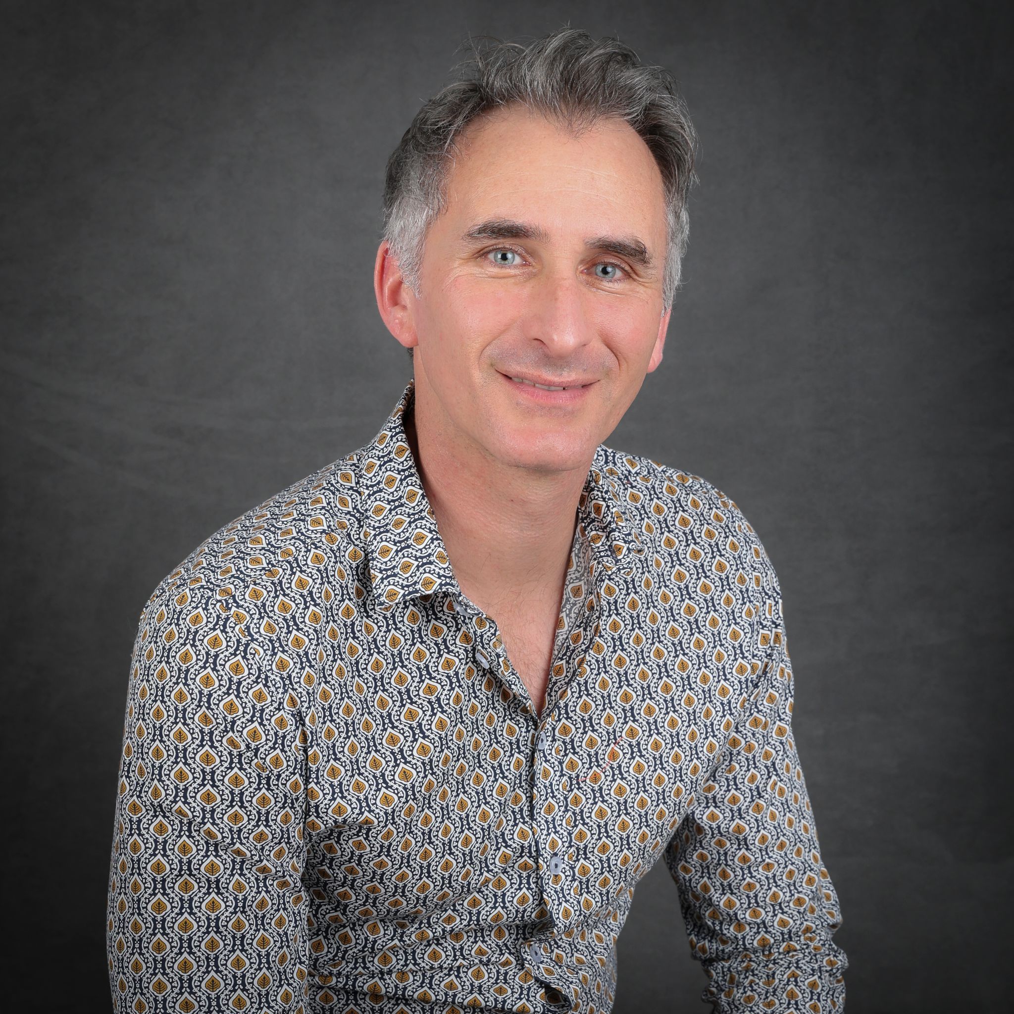 Portrait d'Olivier Dalmais, acupuncteur au cabinet TAO Santé Propulsion à Genay